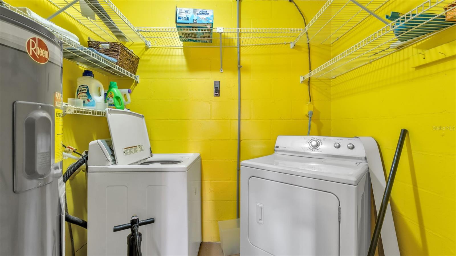 WEEKI WACHEE RIVER RETREATS - Residential