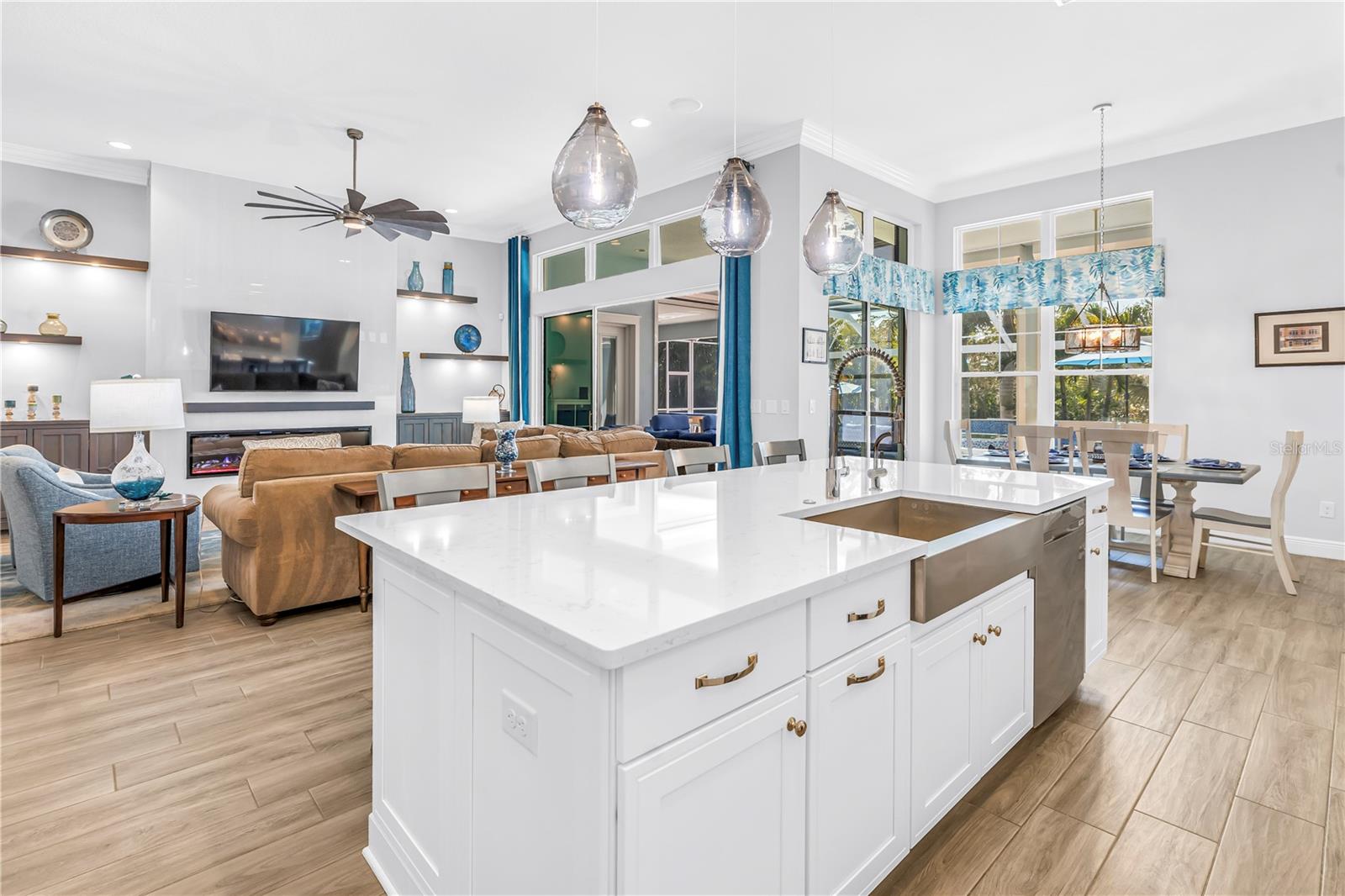 MIRABAY PH 3C-2 - Residential