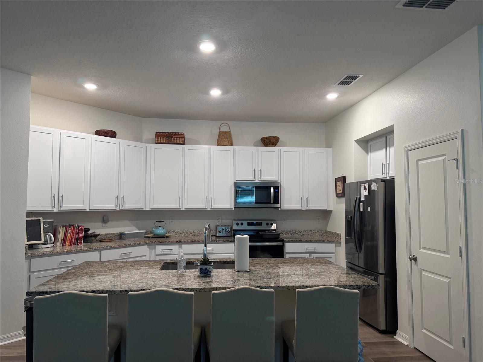 3260 CASA DEL REY AVENUE