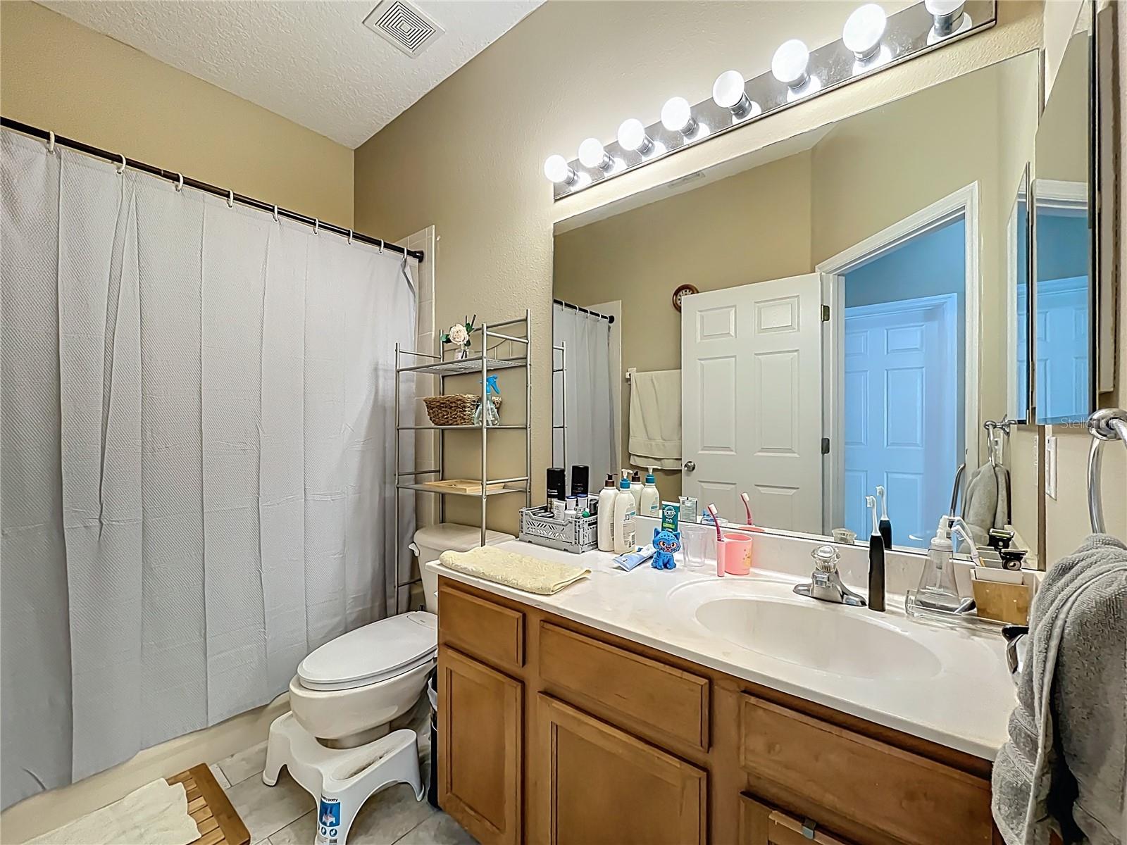 ROSE BAY PH 01 49 28 - Residential