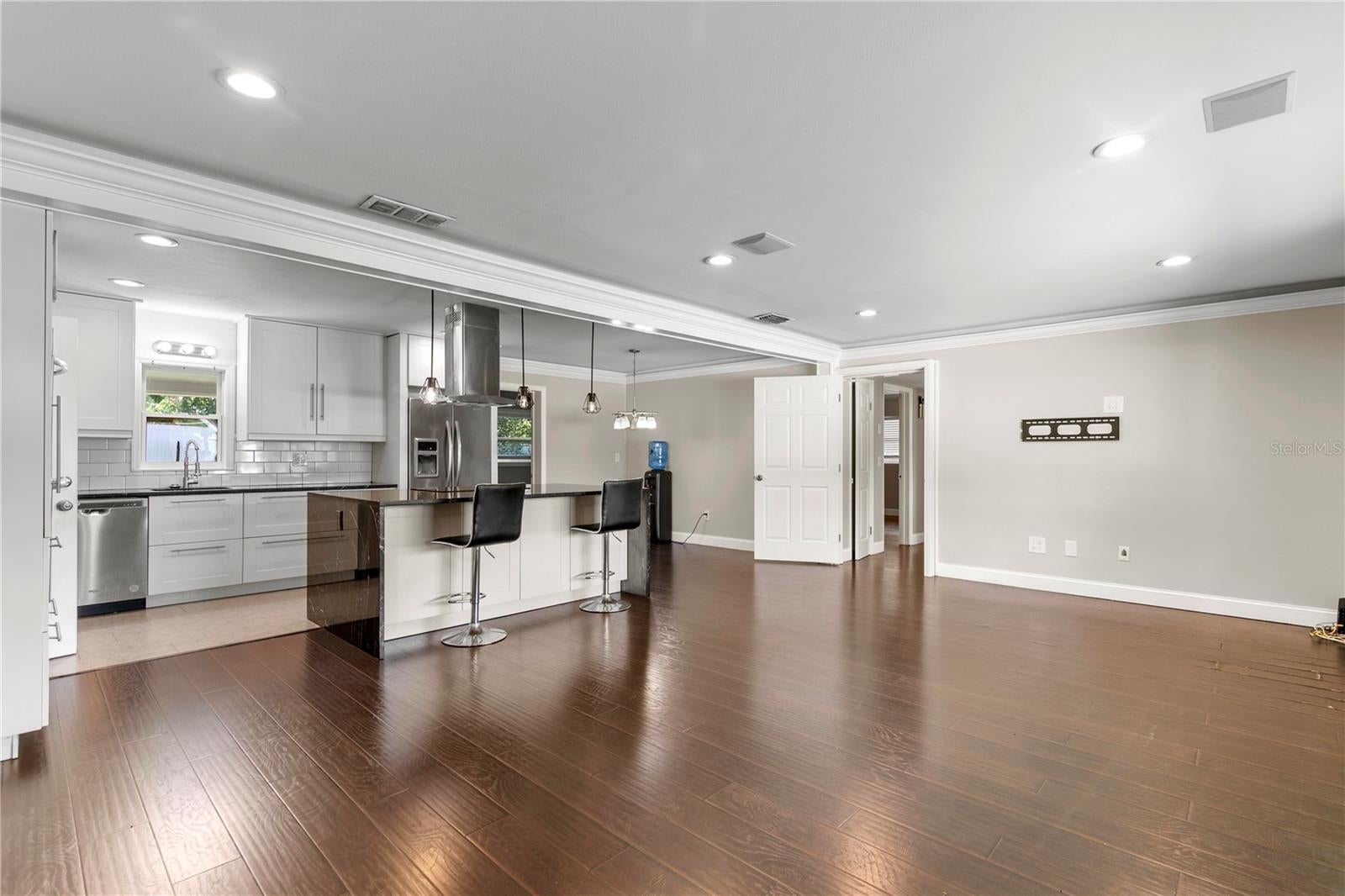 1009 WOODLEY ROAD