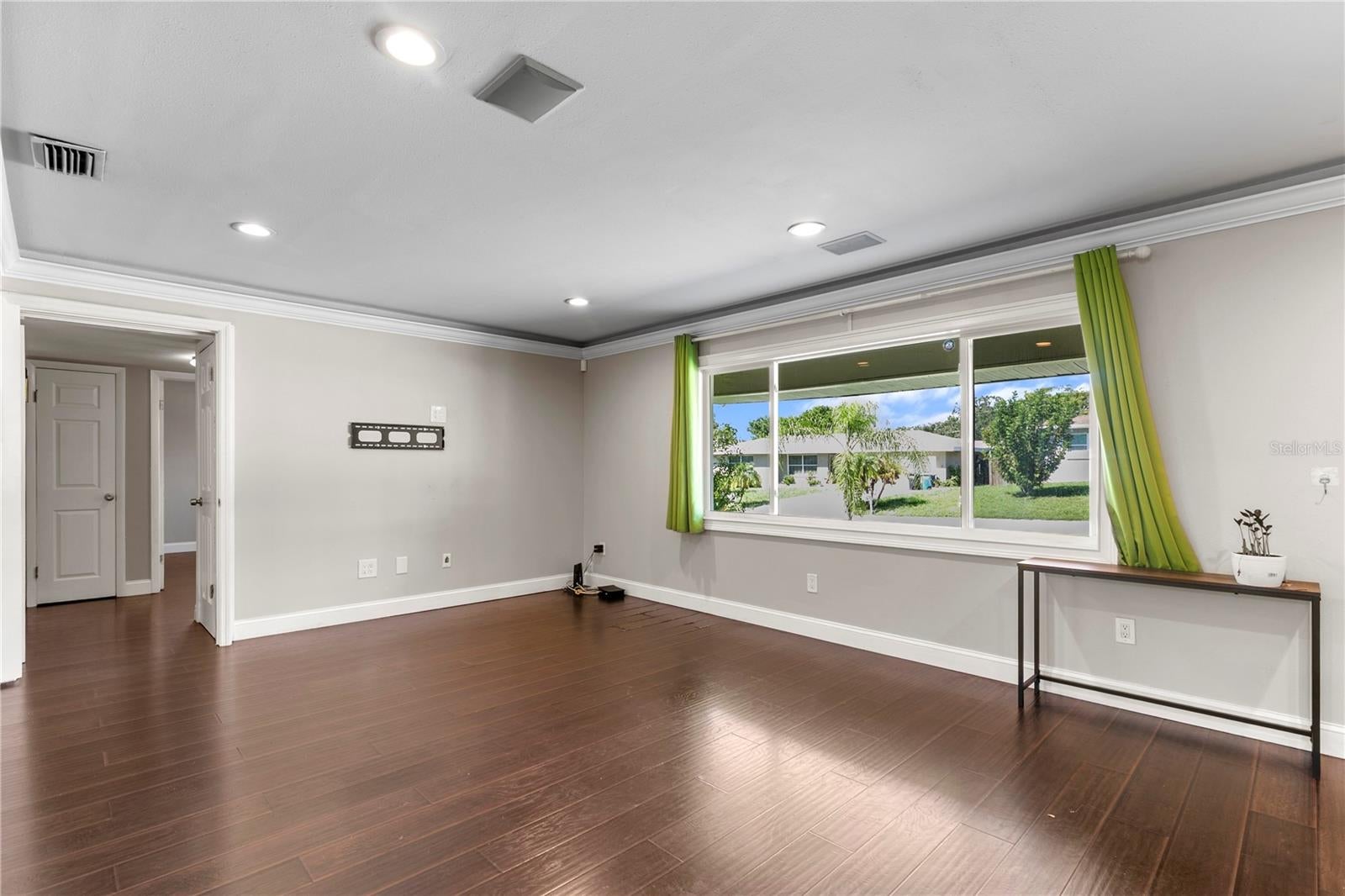 1009 WOODLEY ROAD