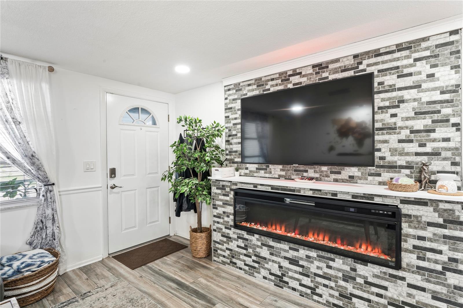 5321 MOSAIC DRIVE