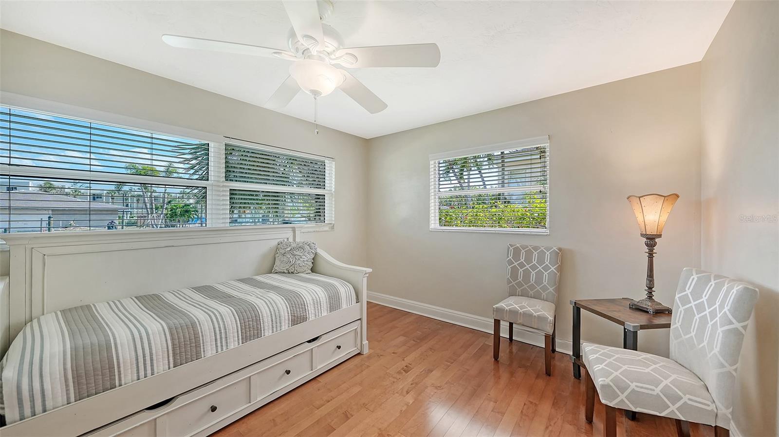 COUNTRY CLUB SHORES - Residential