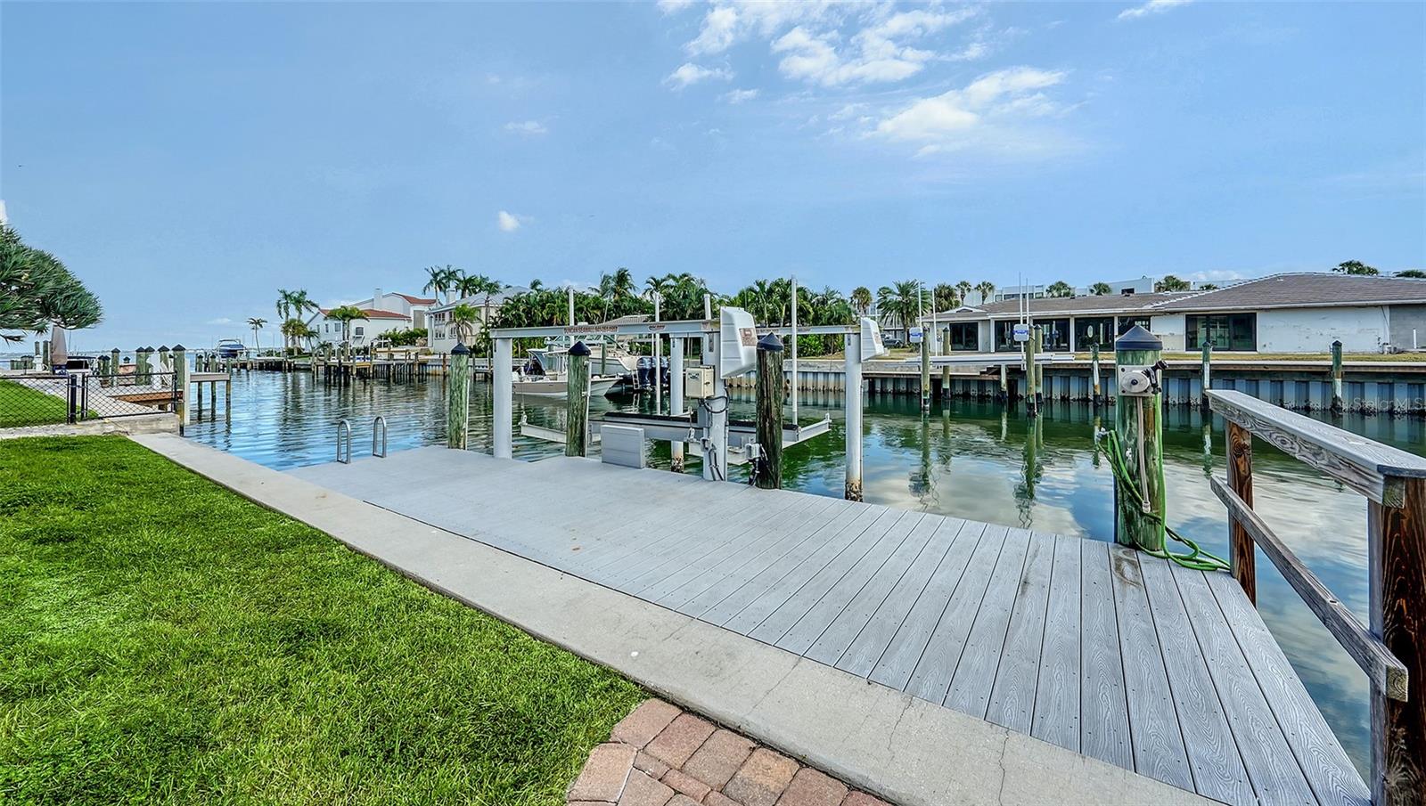 COUNTRY CLUB SHORES - Residential
