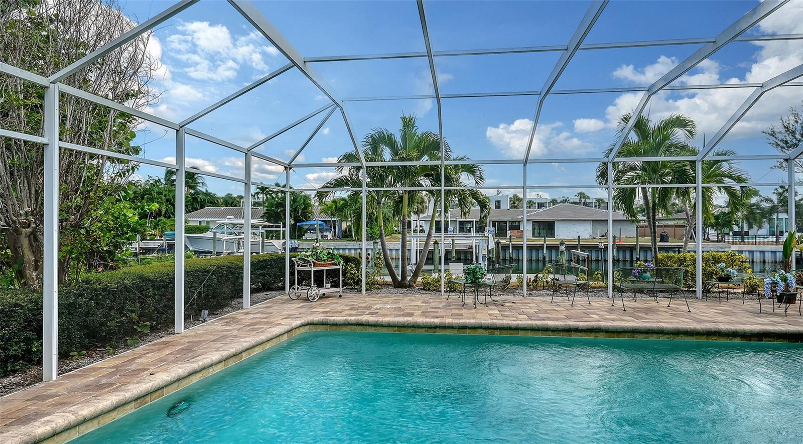 COUNTRY CLUB SHORES - Residential