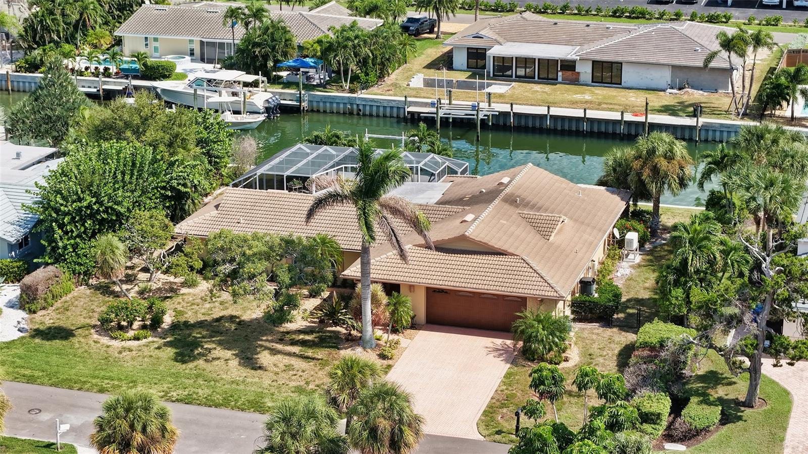 COUNTRY CLUB SHORES - Residential