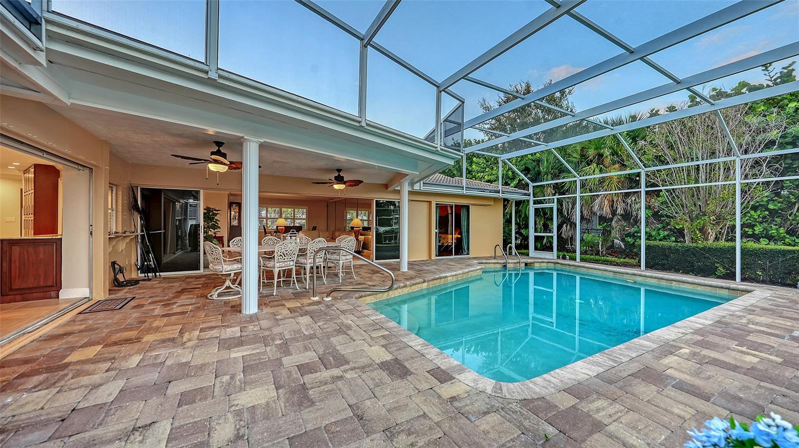 COUNTRY CLUB SHORES - Residential