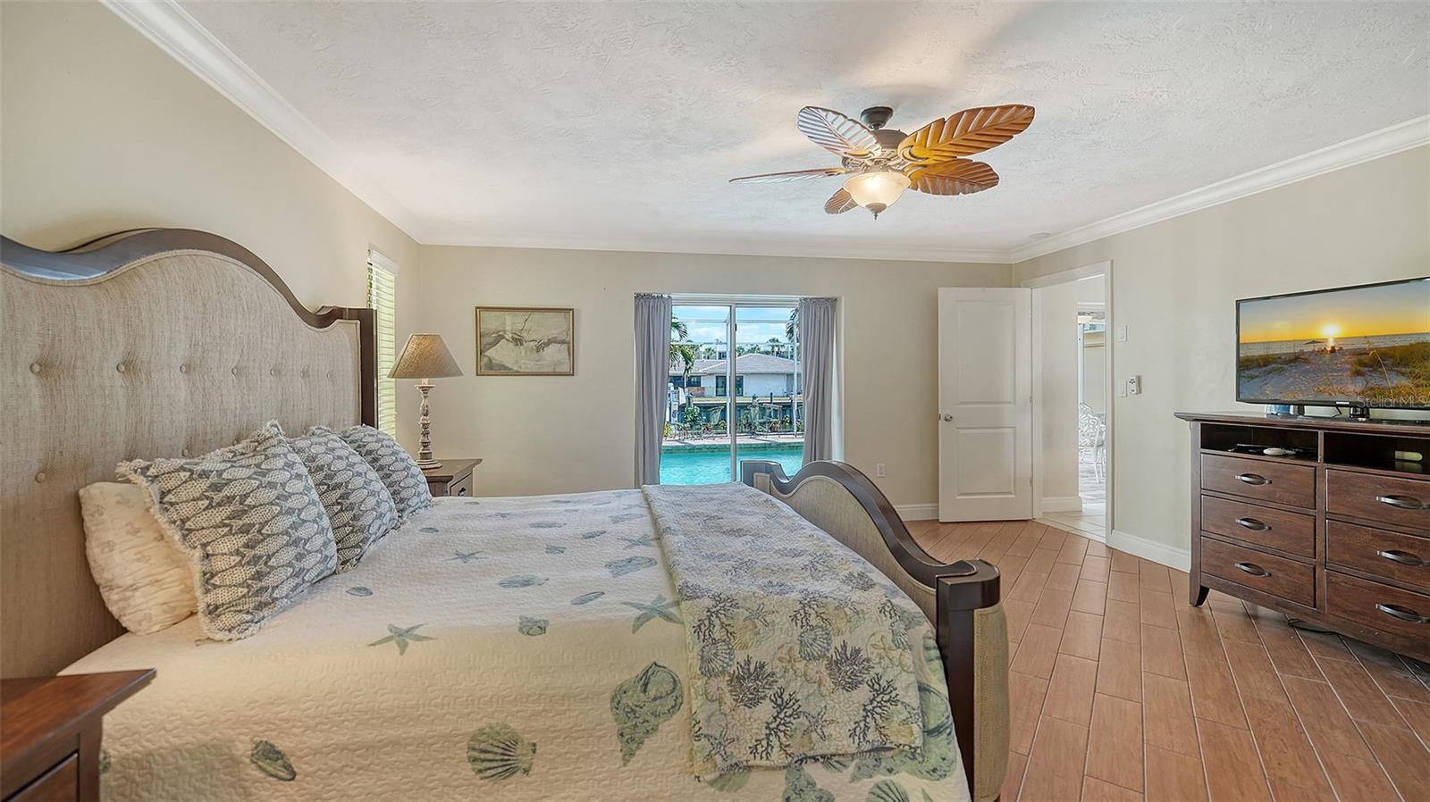 COUNTRY CLUB SHORES - Residential