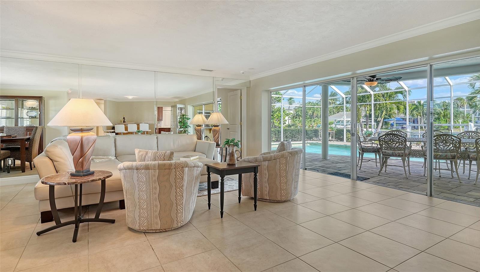COUNTRY CLUB SHORES - Residential