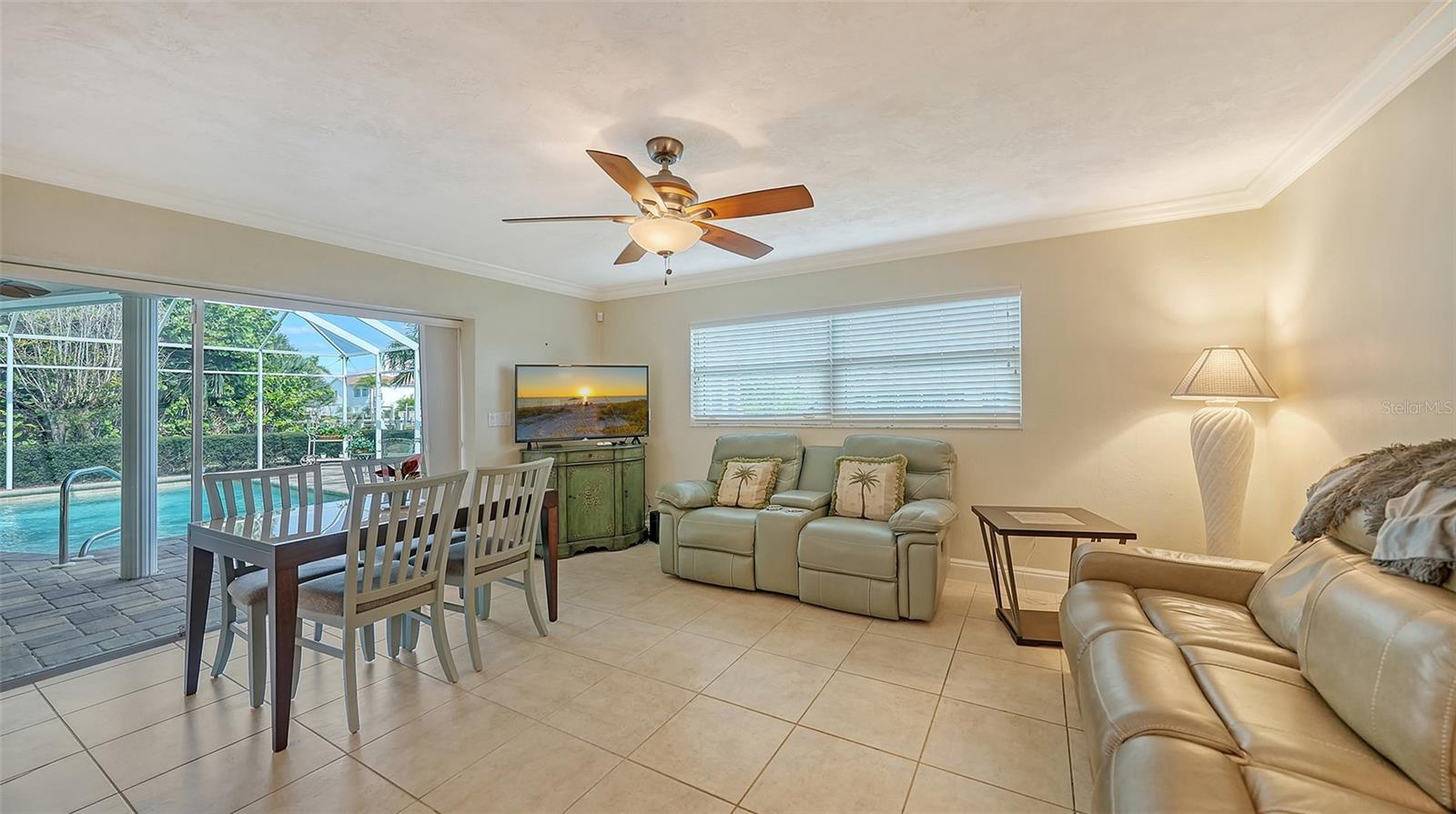 COUNTRY CLUB SHORES - Residential