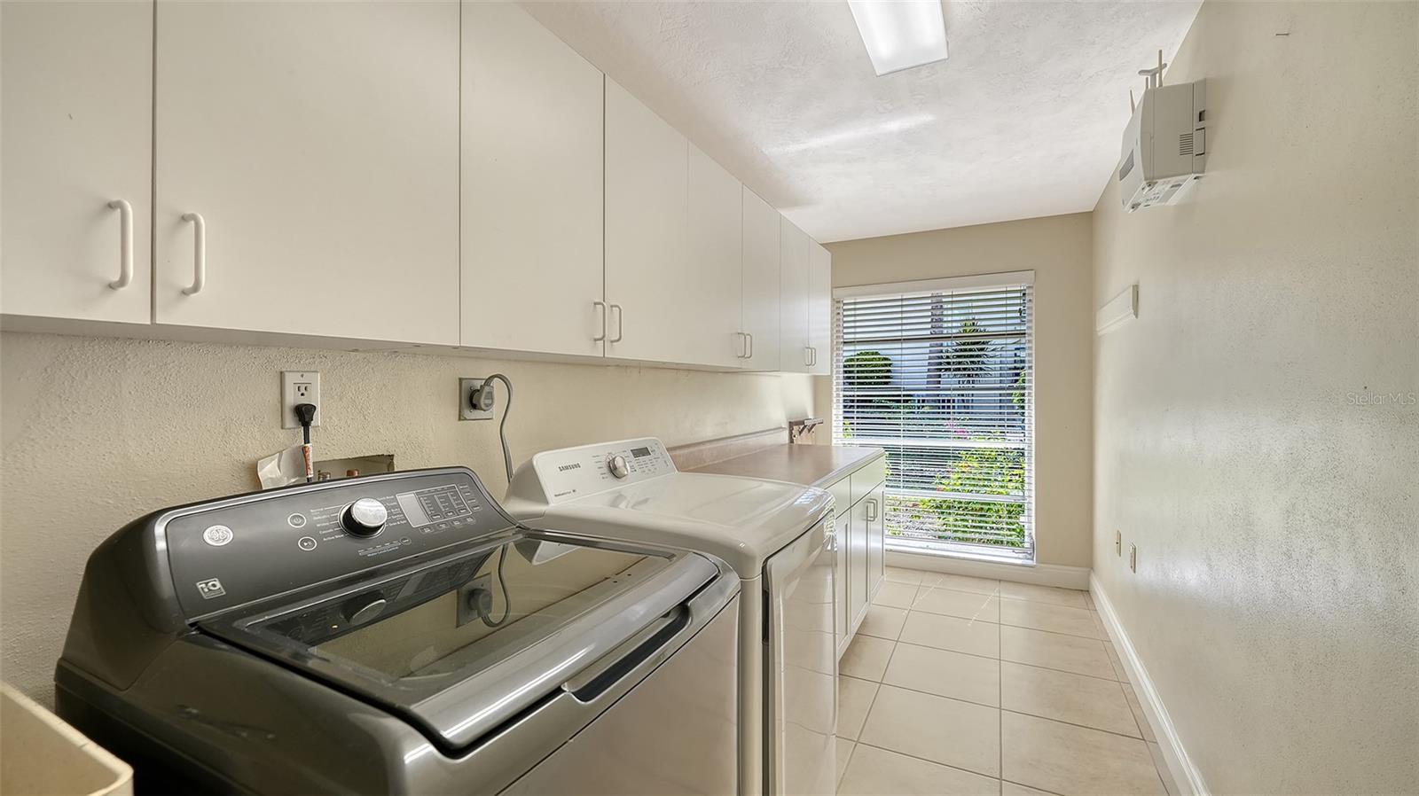 COUNTRY CLUB SHORES - Residential