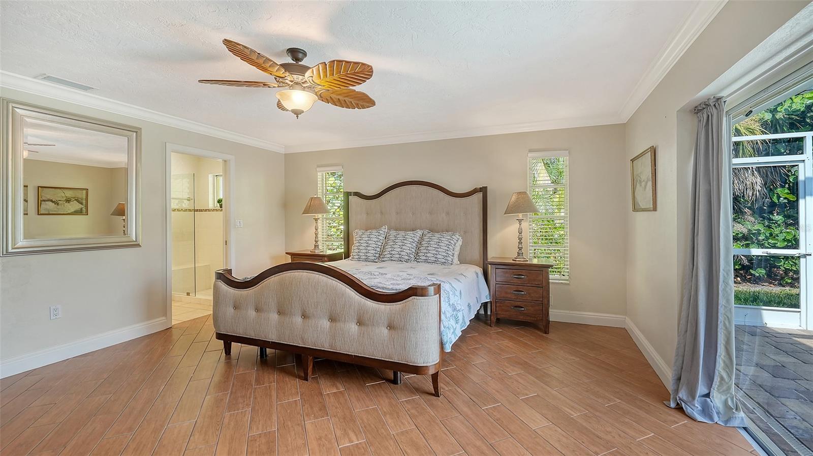 COUNTRY CLUB SHORES - Residential