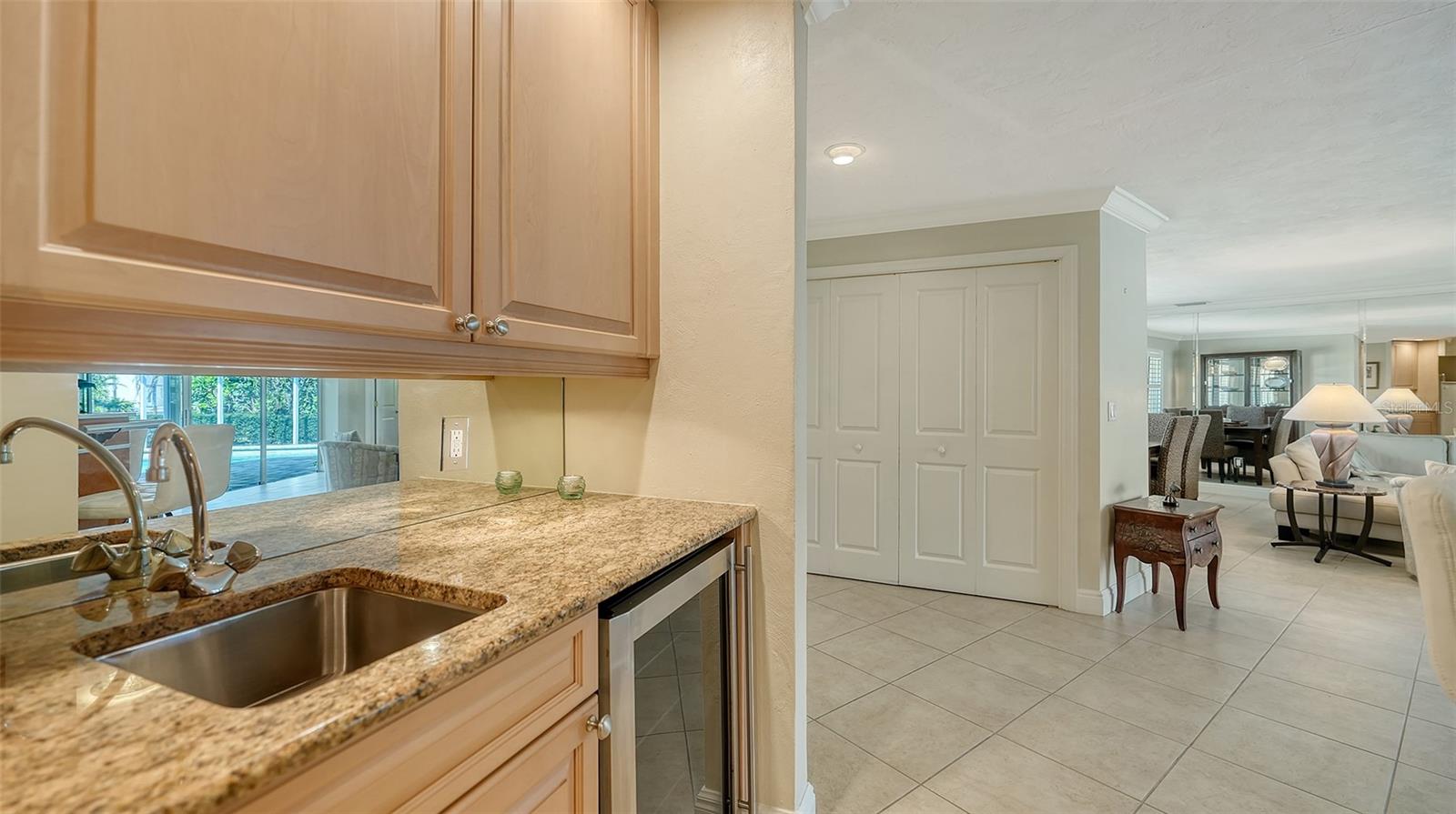 COUNTRY CLUB SHORES - Residential
