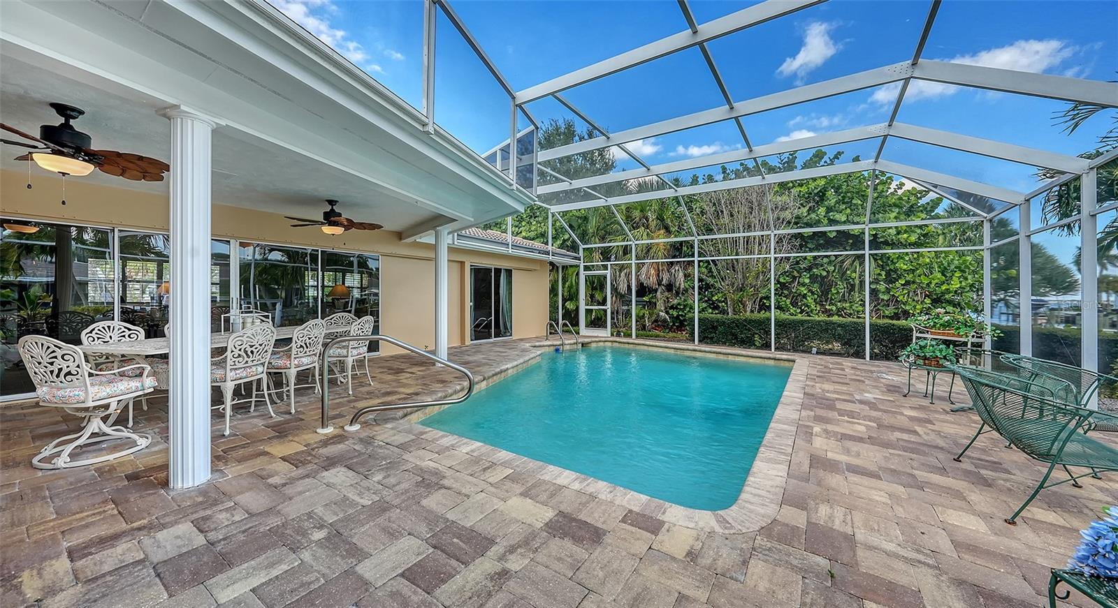 COUNTRY CLUB SHORES - Residential