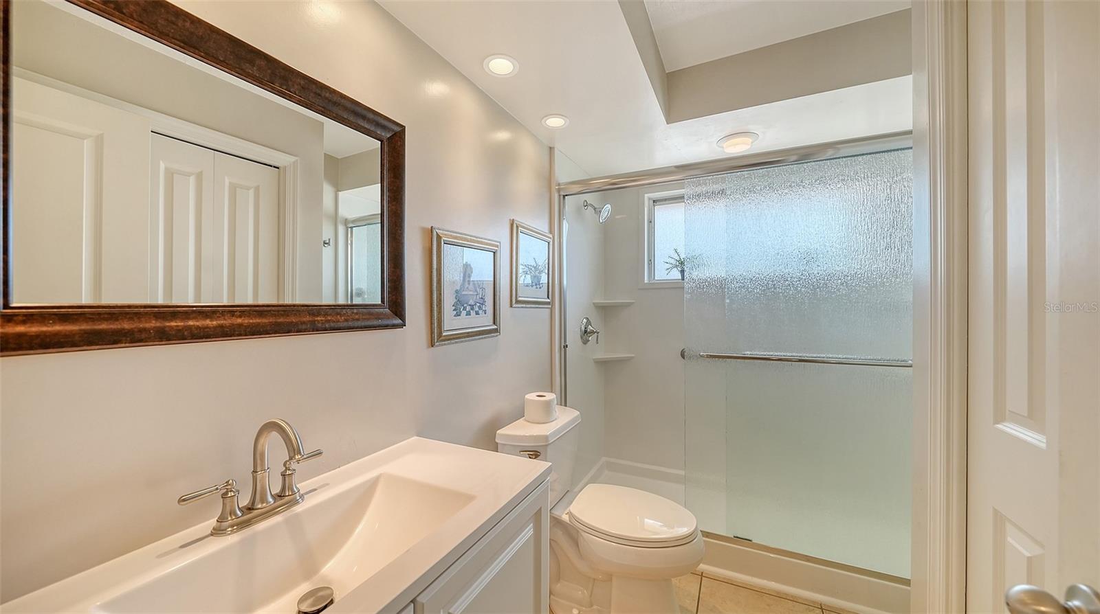 COUNTRY CLUB SHORES - Residential