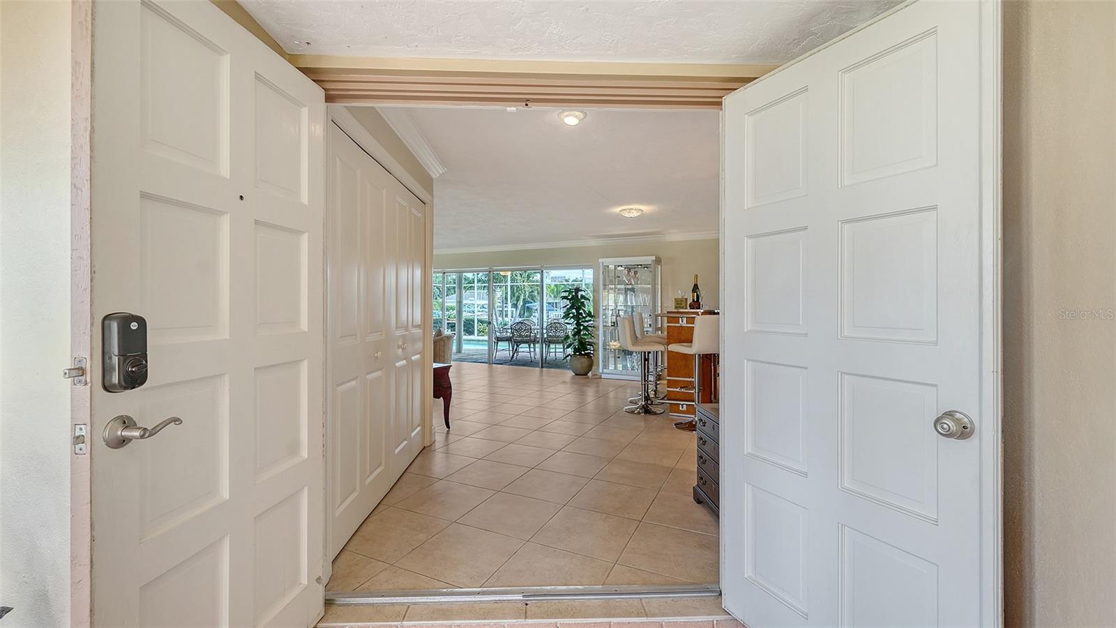 COUNTRY CLUB SHORES - Residential