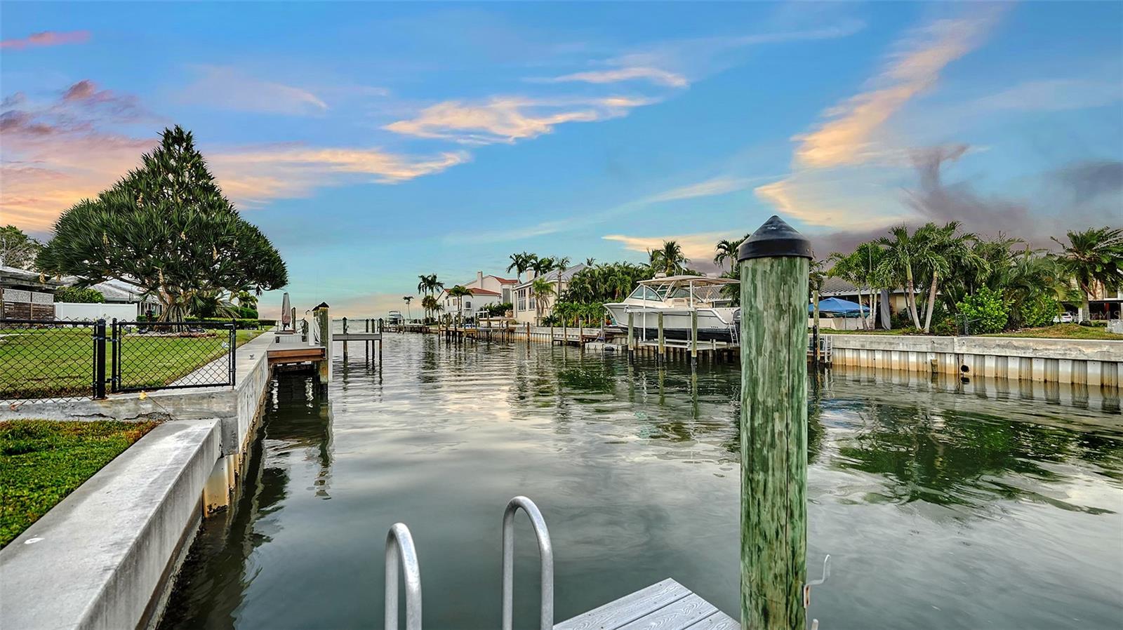 COUNTRY CLUB SHORES - Residential