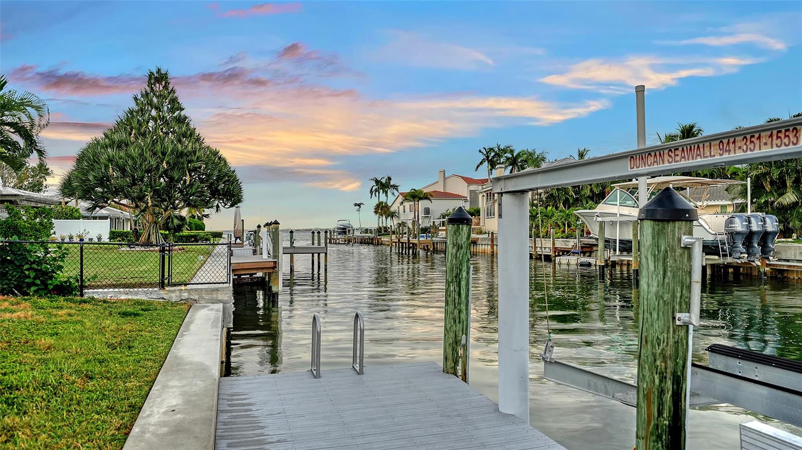 COUNTRY CLUB SHORES - Residential