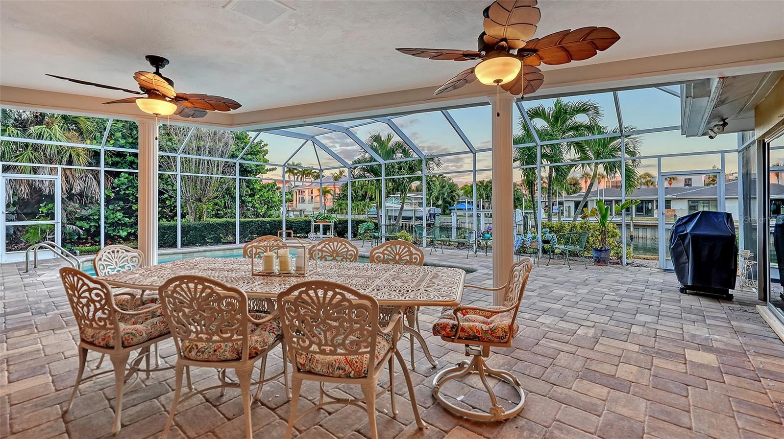 COUNTRY CLUB SHORES - Residential