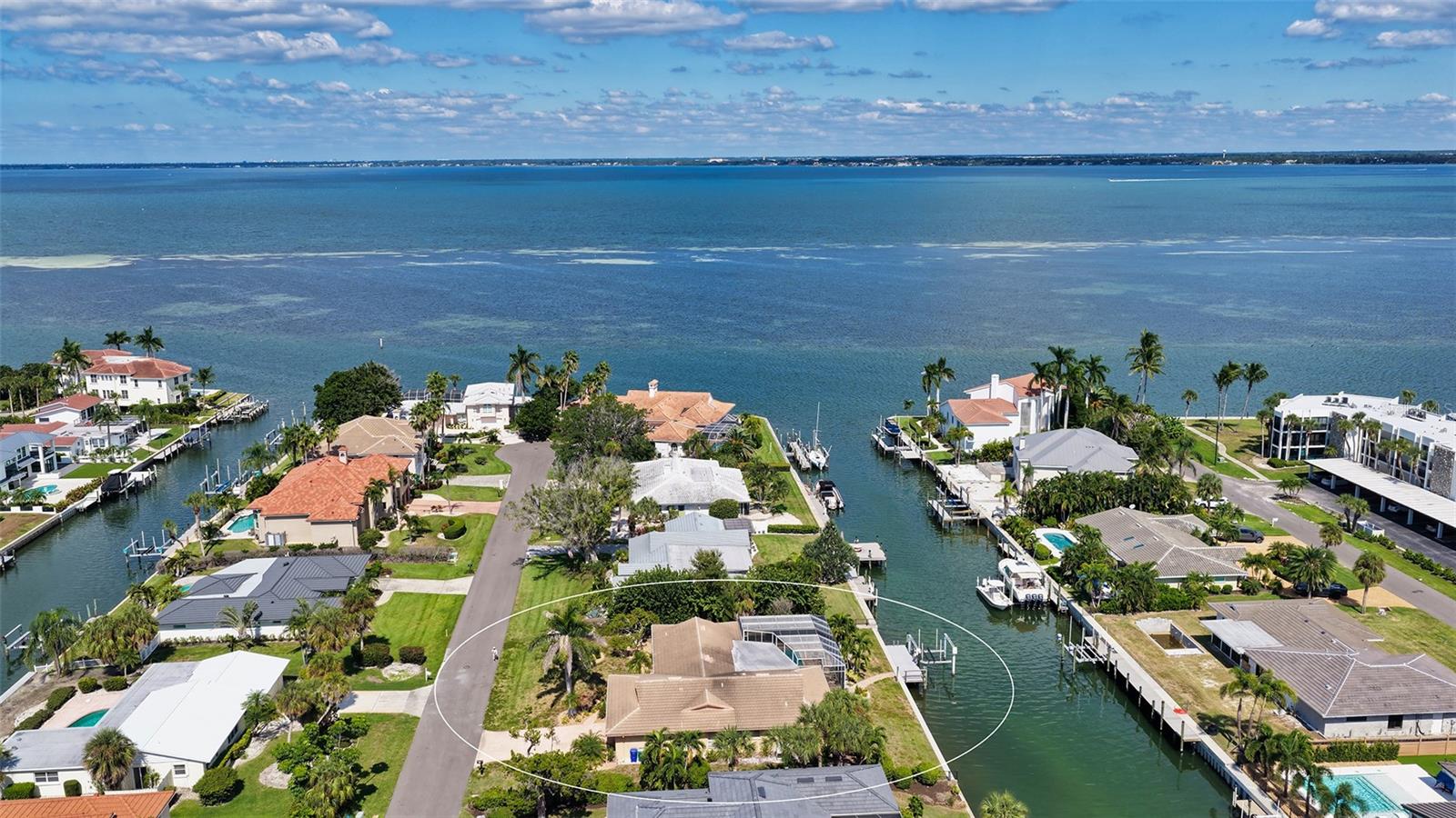 COUNTRY CLUB SHORES - Residential
