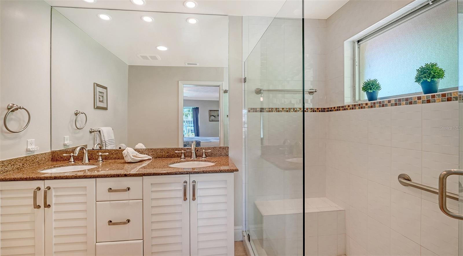 COUNTRY CLUB SHORES - Residential