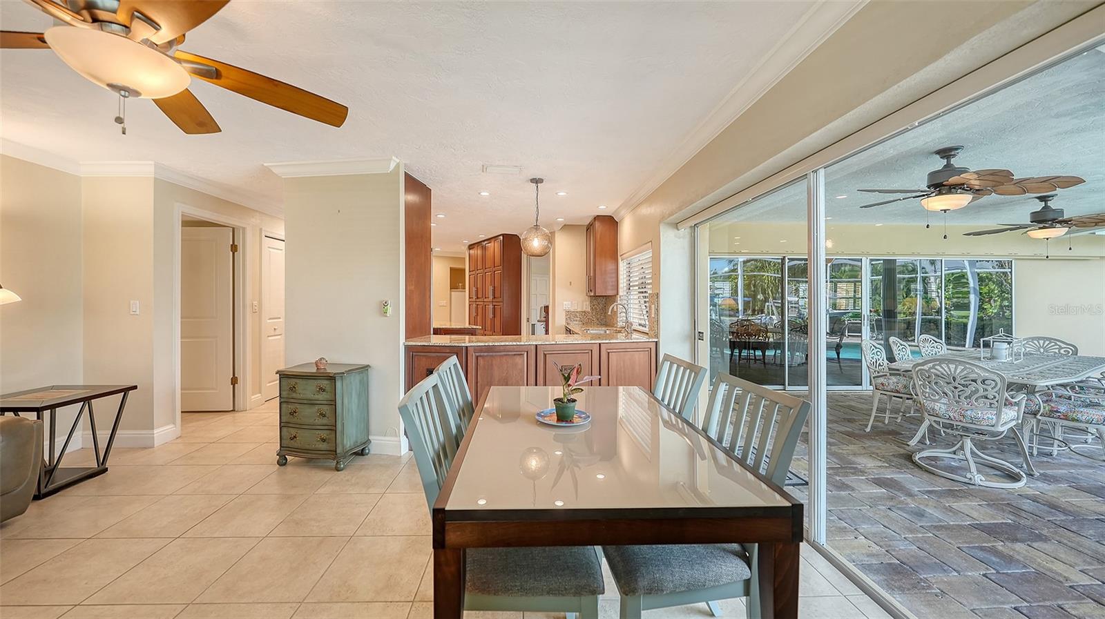 COUNTRY CLUB SHORES - Residential