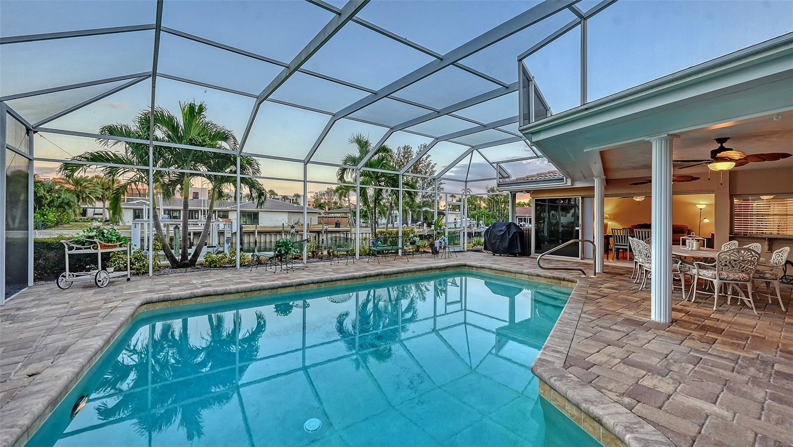 COUNTRY CLUB SHORES - Residential