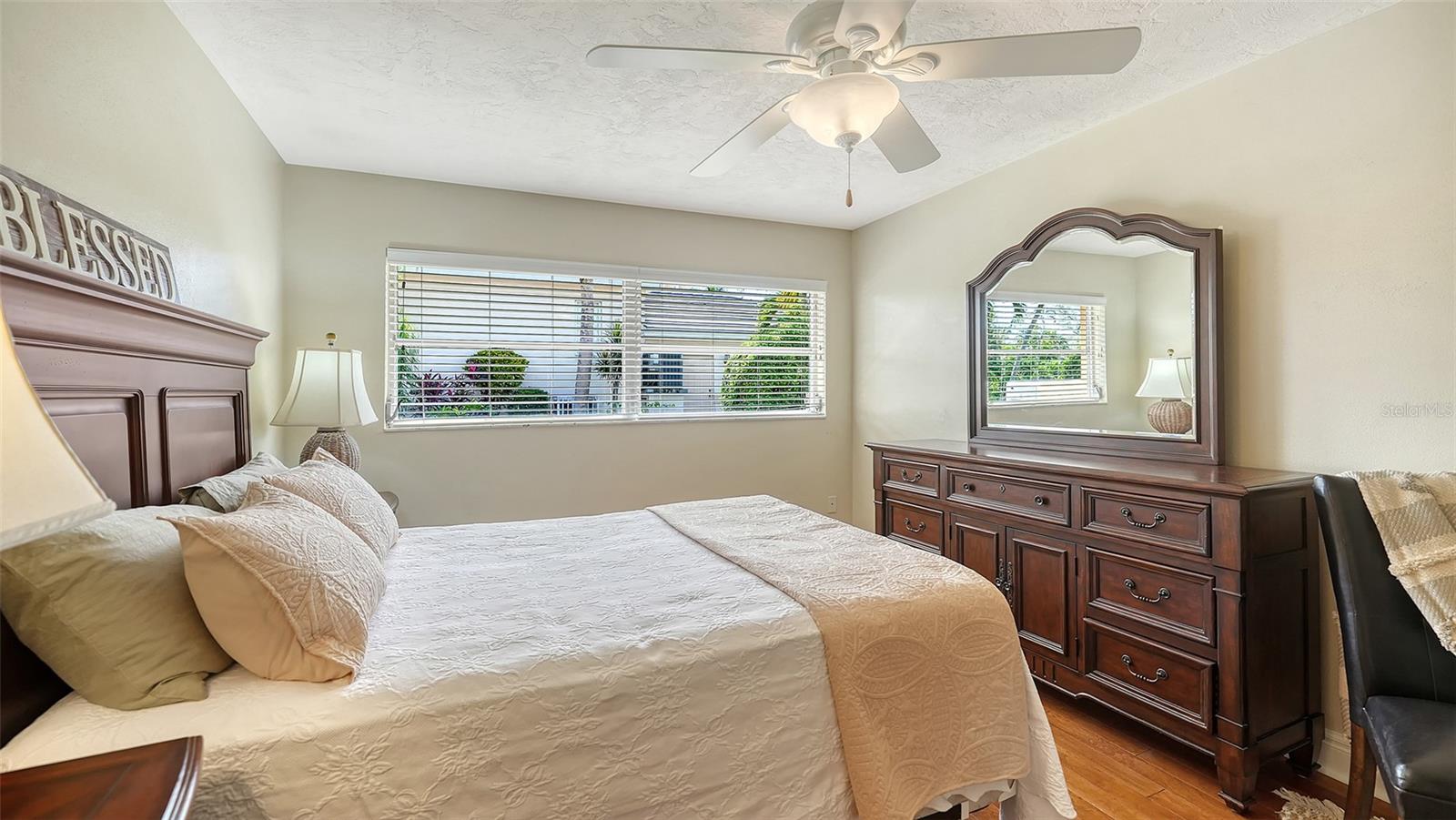 COUNTRY CLUB SHORES - Residential