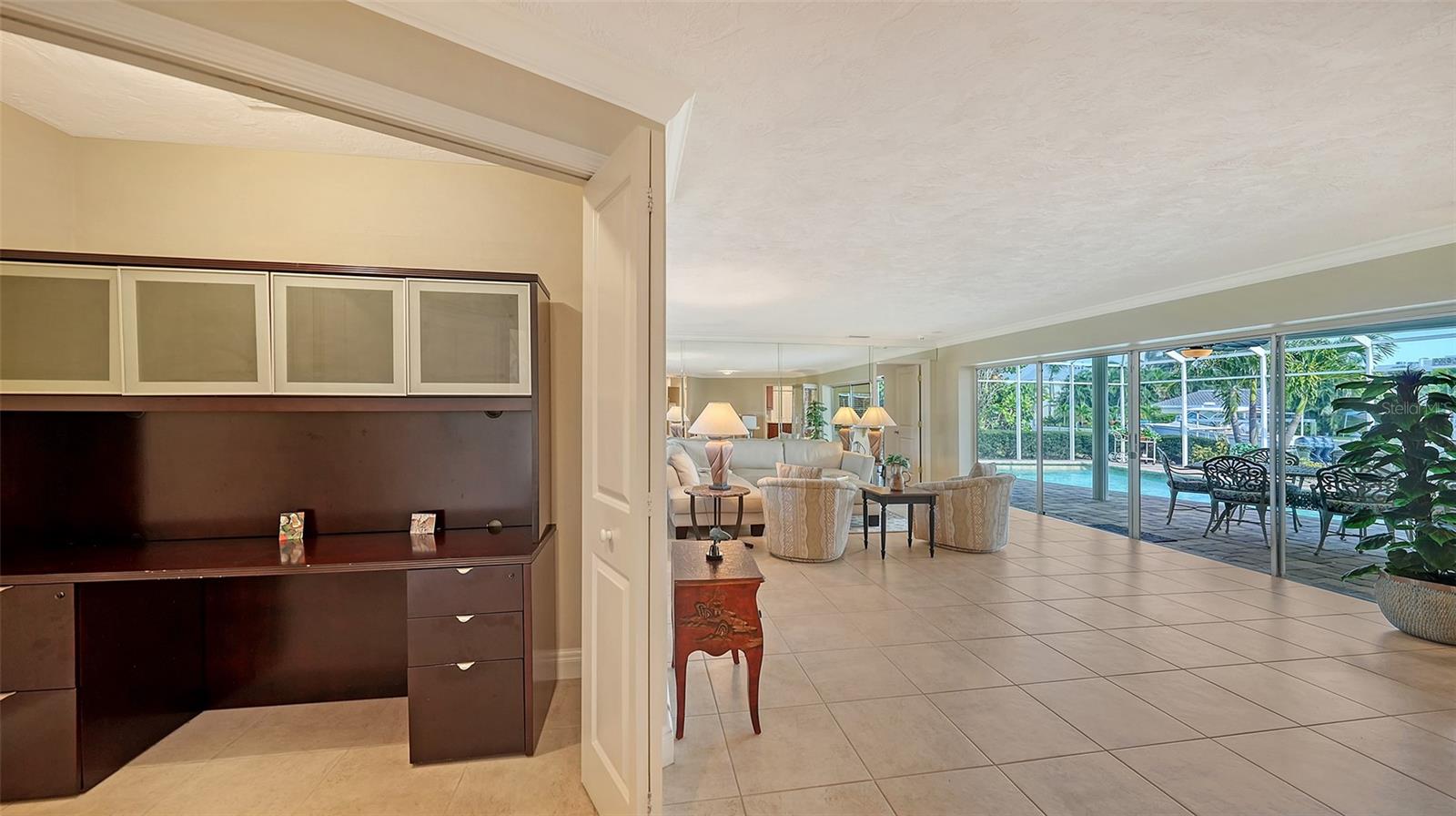 COUNTRY CLUB SHORES - Residential