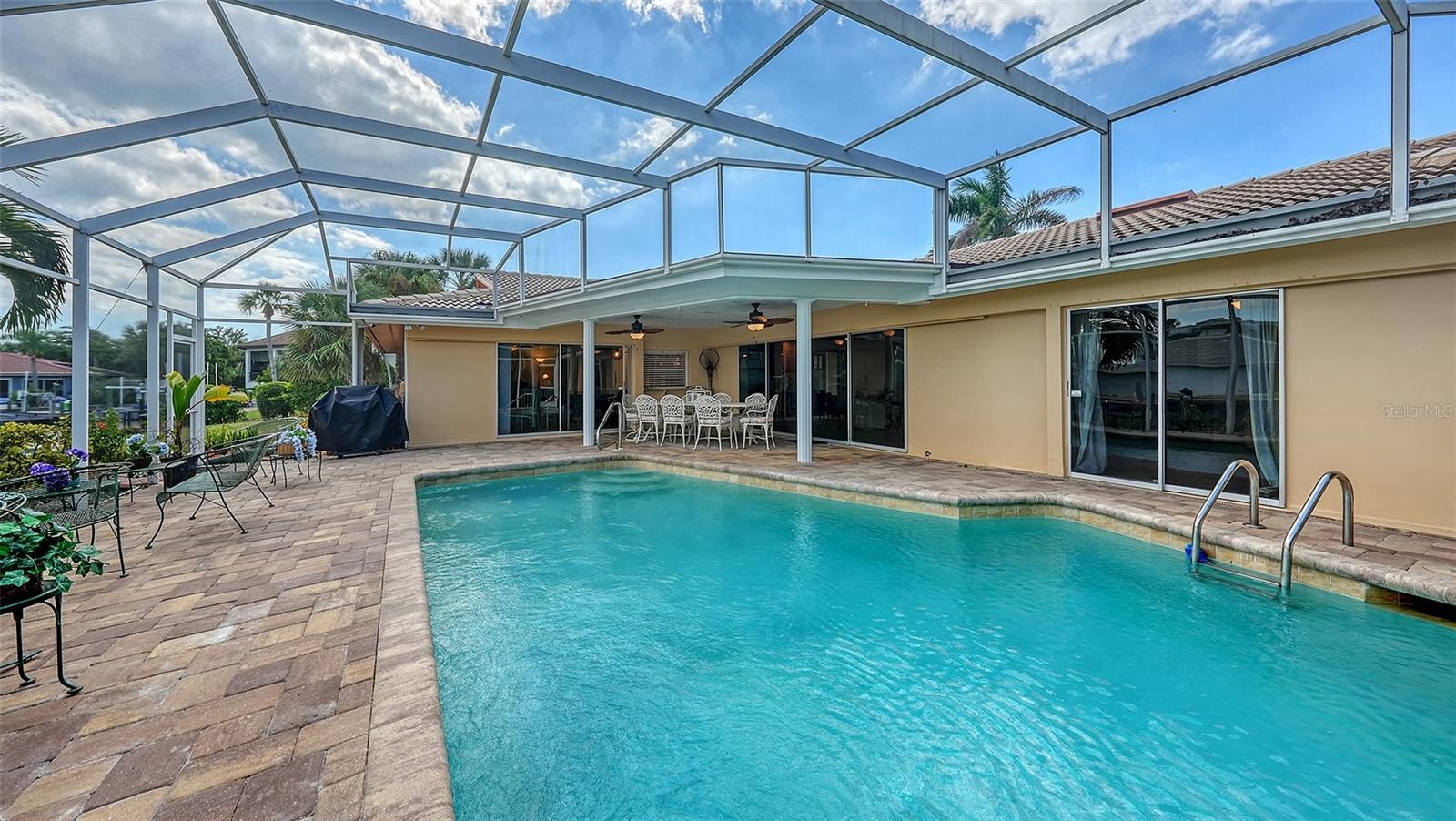 COUNTRY CLUB SHORES - Residential