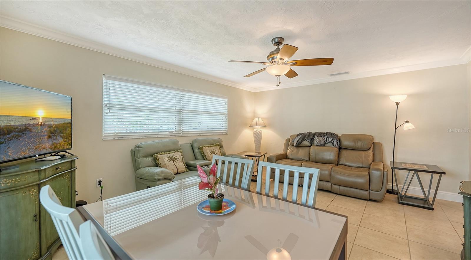 COUNTRY CLUB SHORES - Residential