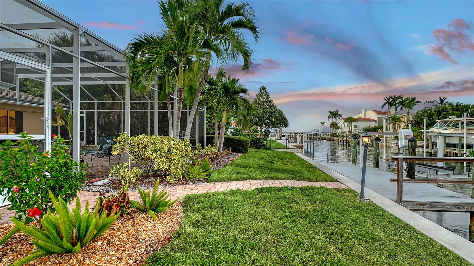 COUNTRY CLUB SHORES - Residential