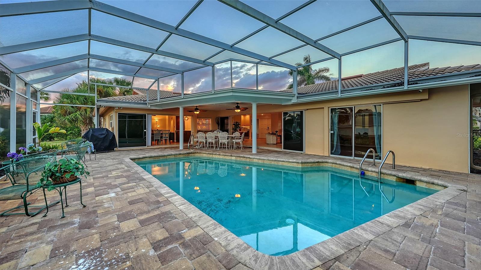 COUNTRY CLUB SHORES - Residential
