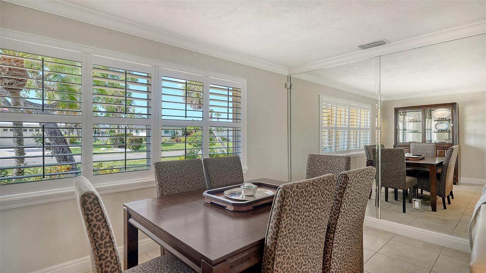 COUNTRY CLUB SHORES - Residential