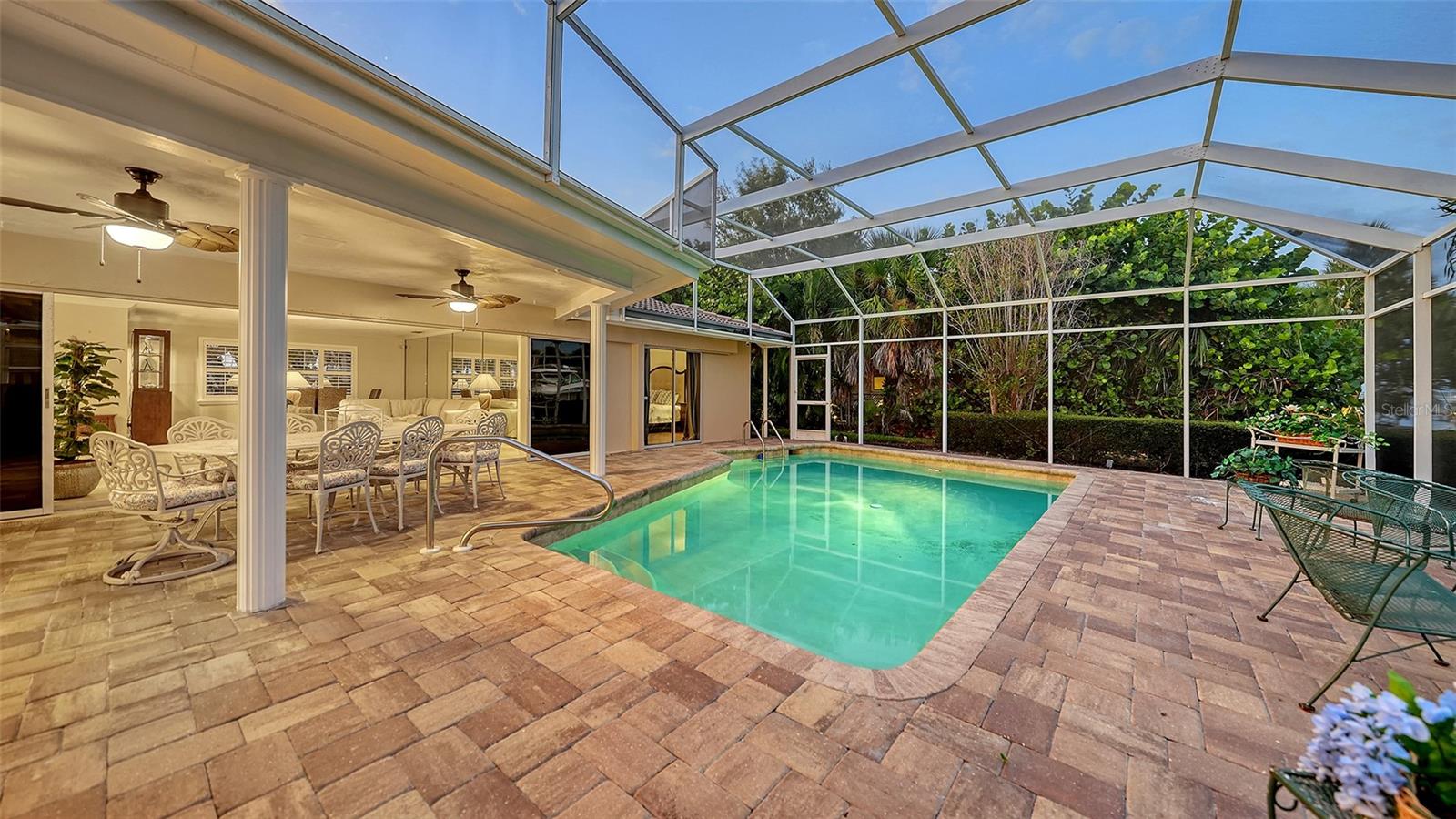 COUNTRY CLUB SHORES - Residential