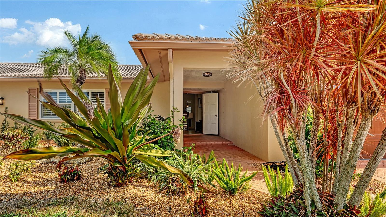 COUNTRY CLUB SHORES - Residential