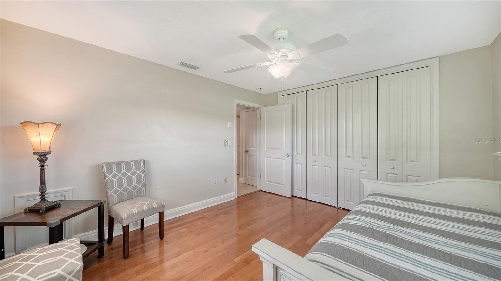 COUNTRY CLUB SHORES - Residential