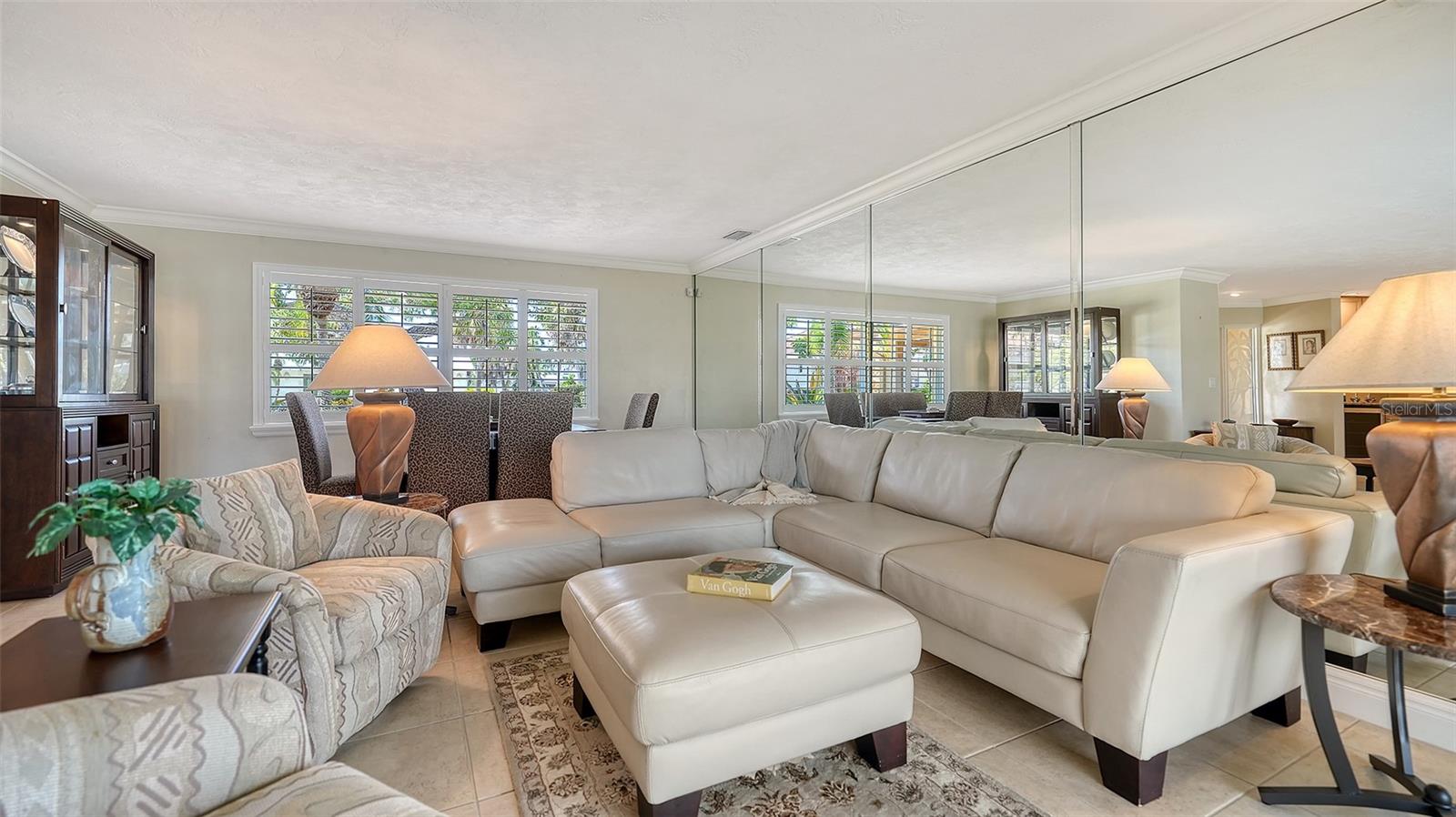 COUNTRY CLUB SHORES - Residential