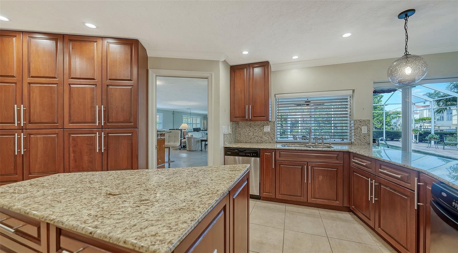 COUNTRY CLUB SHORES - Residential