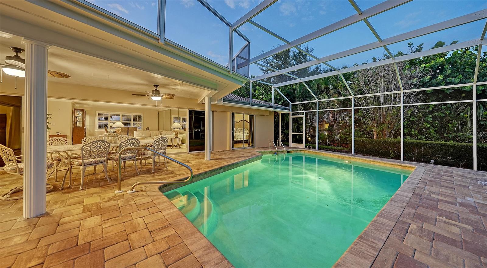 COUNTRY CLUB SHORES - Residential