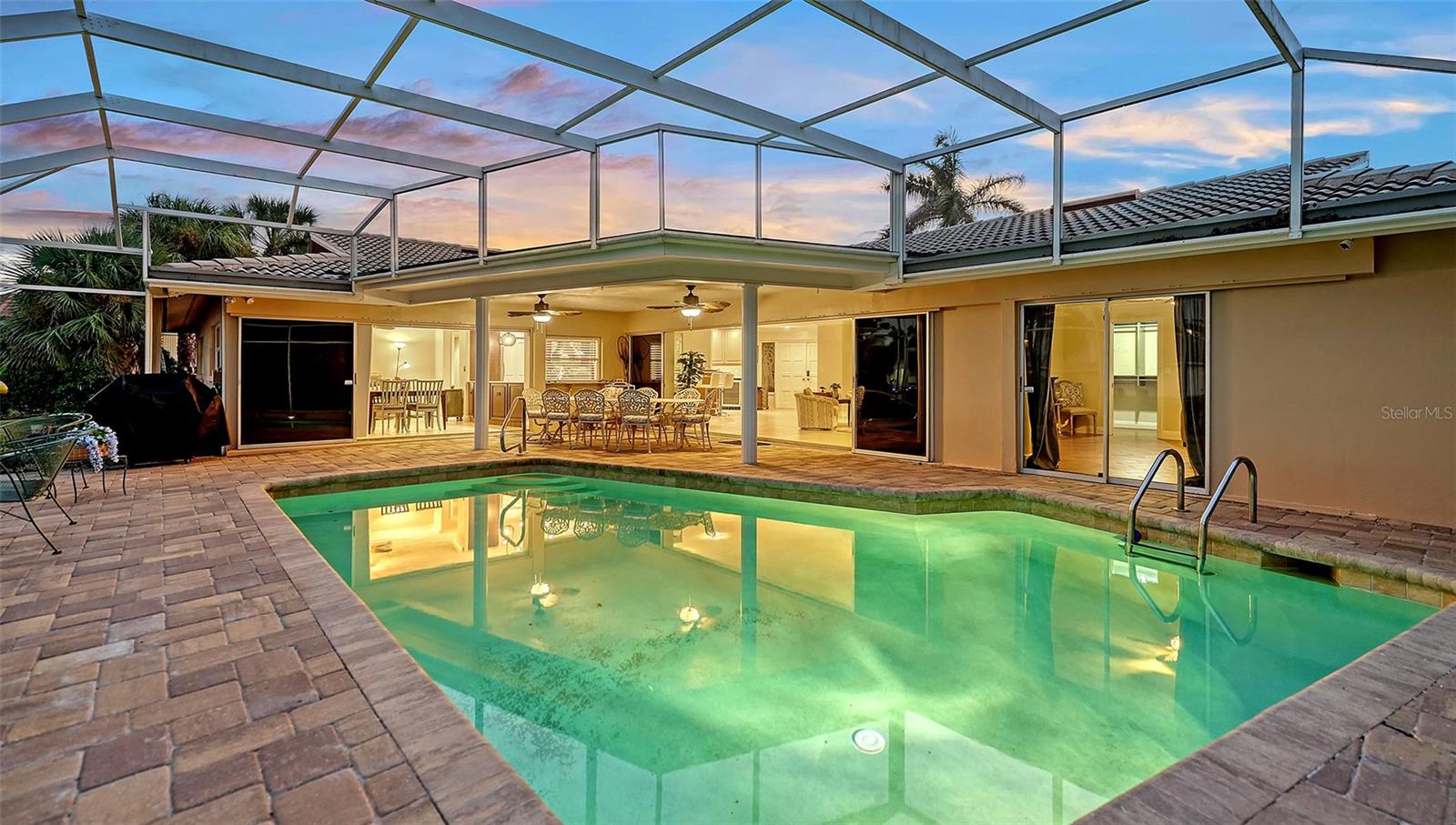COUNTRY CLUB SHORES - Residential