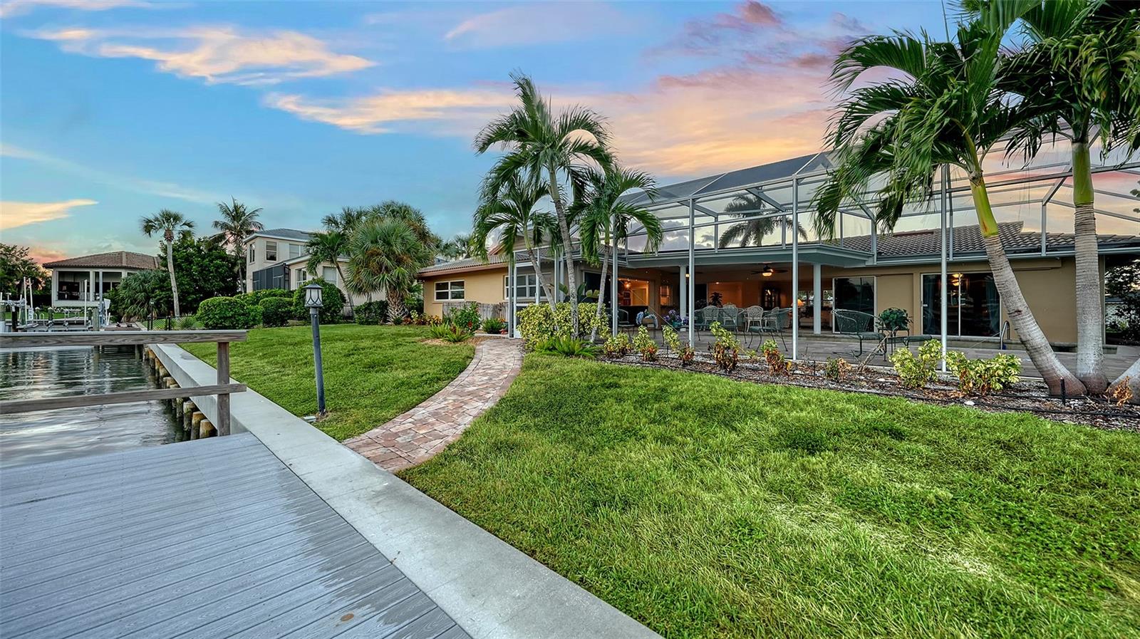 COUNTRY CLUB SHORES - Residential
