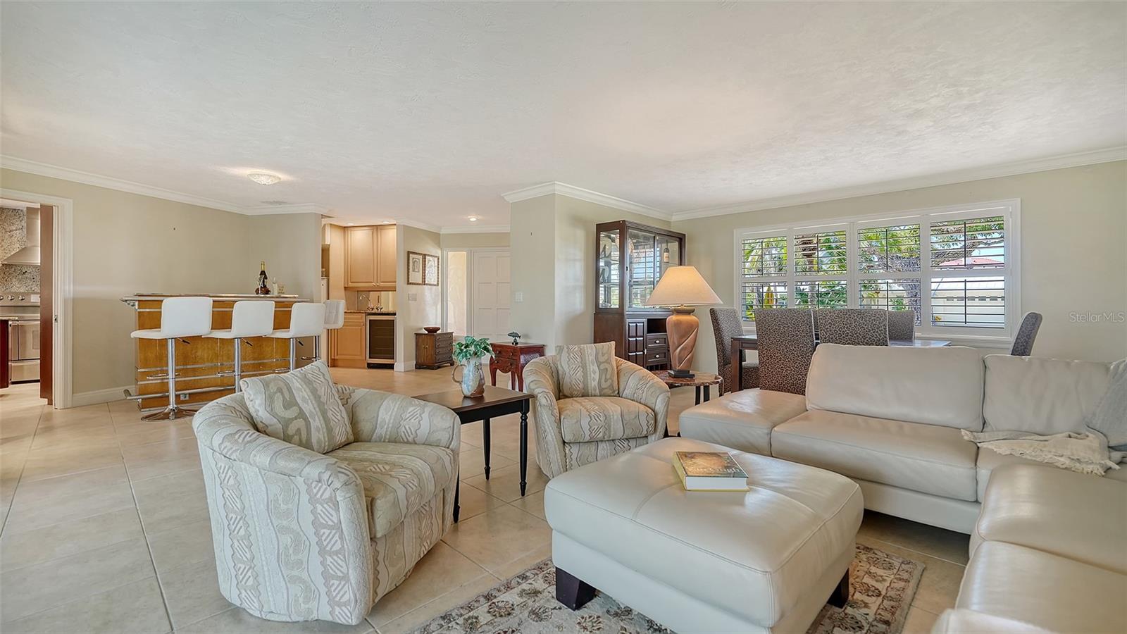 COUNTRY CLUB SHORES - Residential