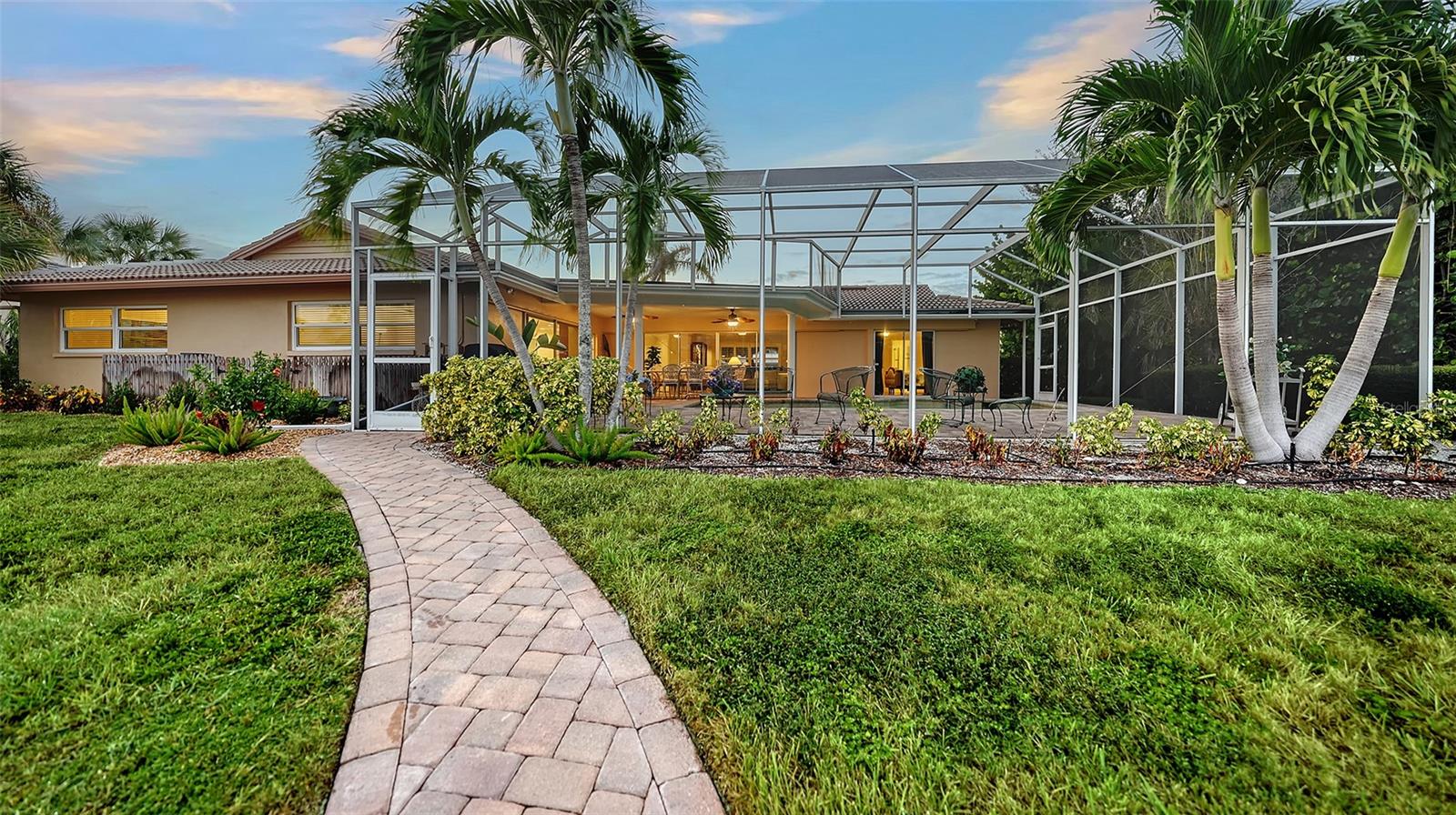 COUNTRY CLUB SHORES - Residential