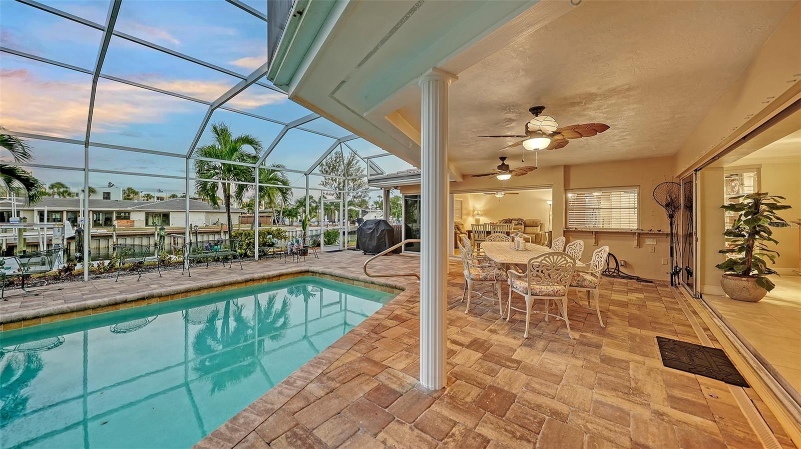 COUNTRY CLUB SHORES - Residential