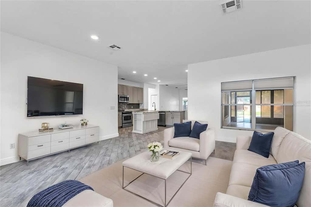 Photo of 2031 Wintermere Pointe Drive, Winter Garden, FL 34787 (MLS # O6428109)