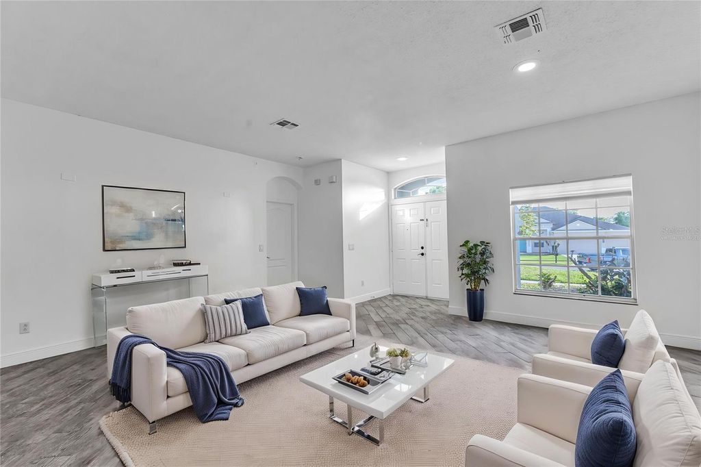 Photo of 2031 Wintermere Pointe Drive, Winter Garden, FL 34787 (MLS # O6428109)