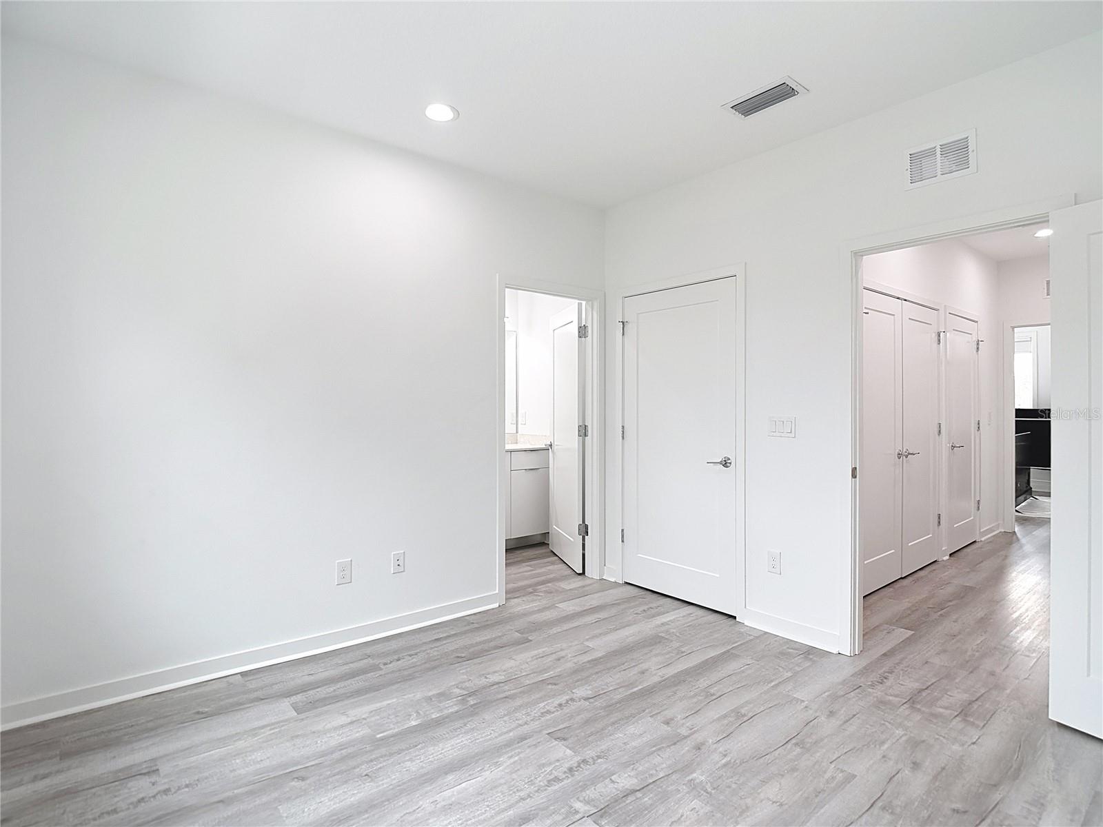 SUBDIVISION OF E 1/2 OF NE 1/4 - Residential