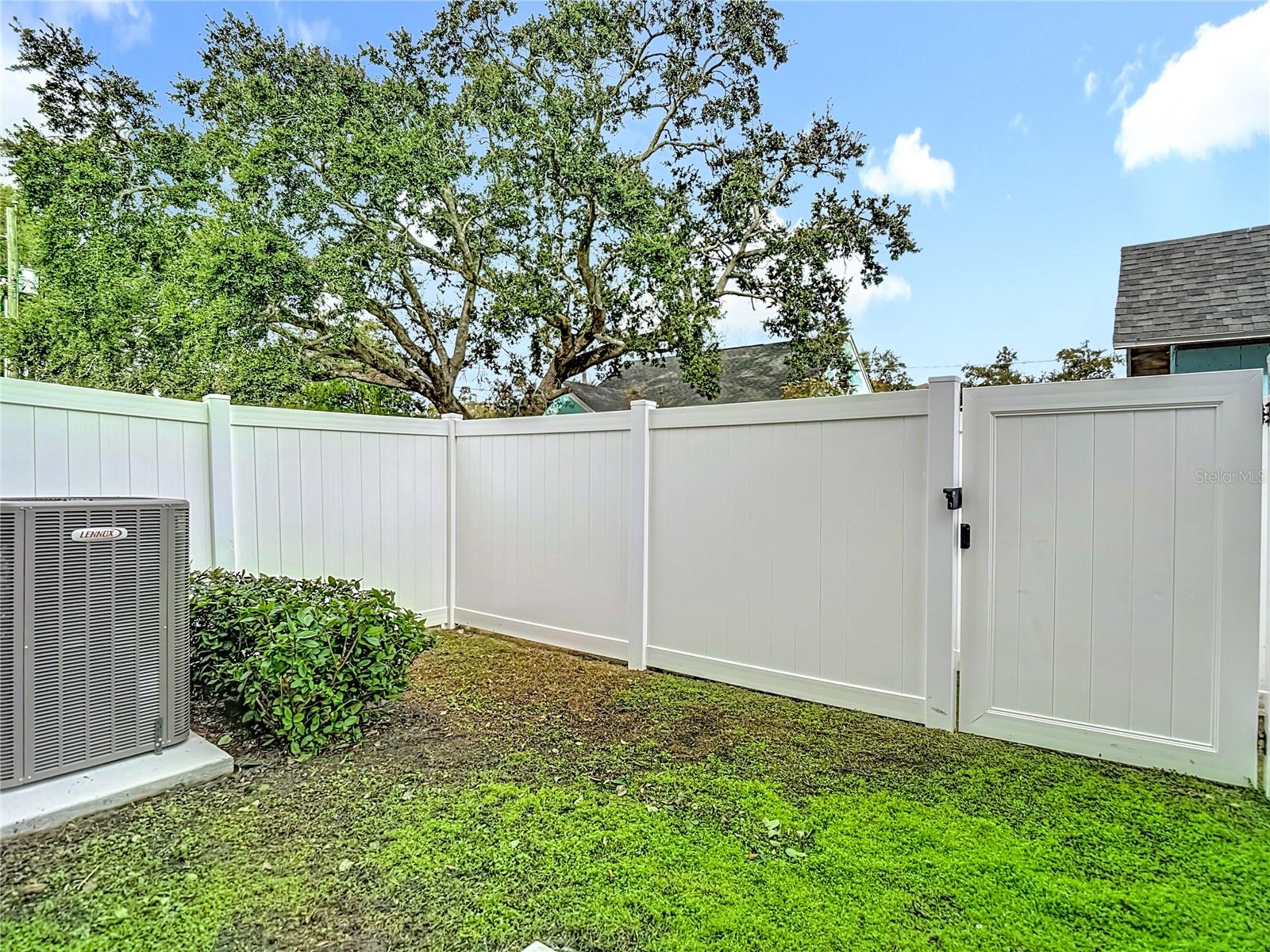 SUBDIVISION OF E 1/2 OF NE 1/4 - Residential